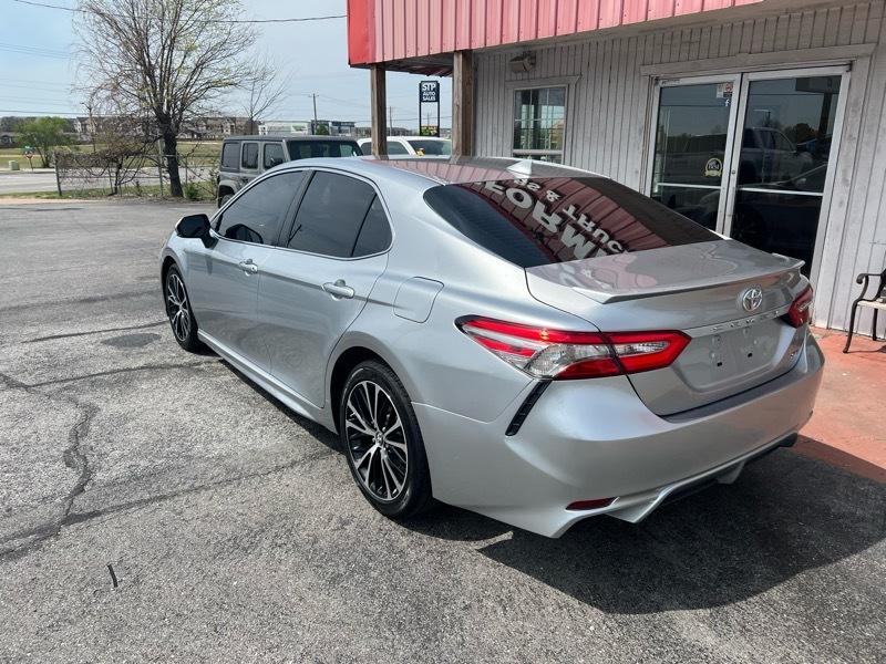 Toyota Camry SE 2019