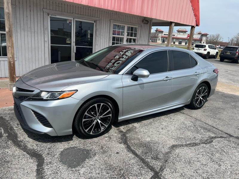Toyota Camry SE 2019