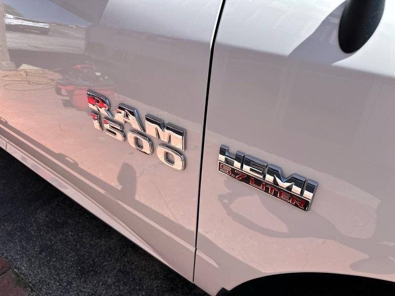 RAM 1500 Tradesman 4x4 Crew Cab 6'4" Box 2016
