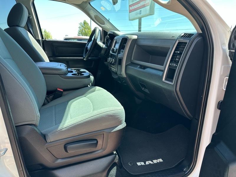 RAM 1500 Tradesman 4x4 Crew Cab 6'4" Box 2016