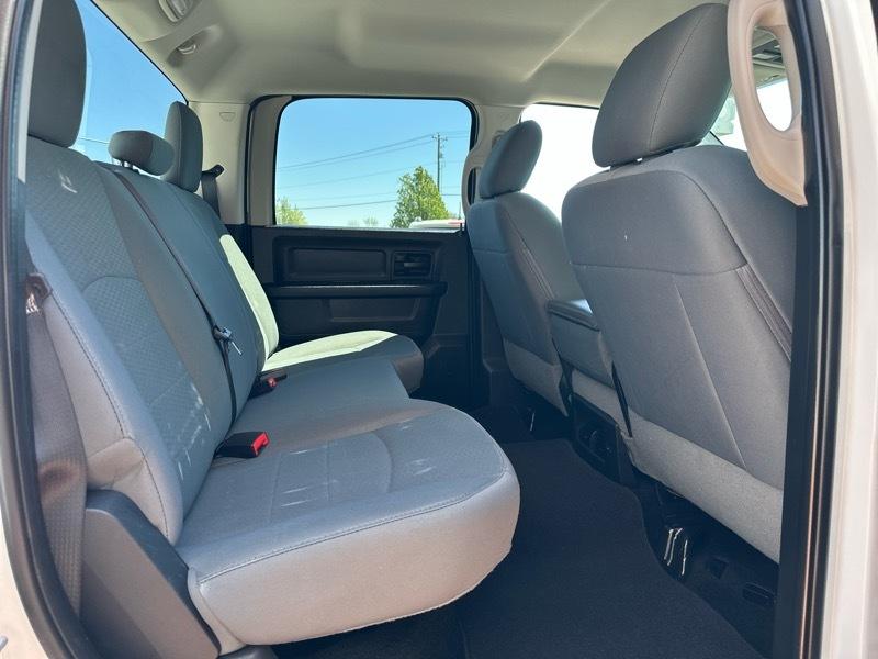 RAM 1500 Tradesman 4x4 Crew Cab 6'4" Box 2016