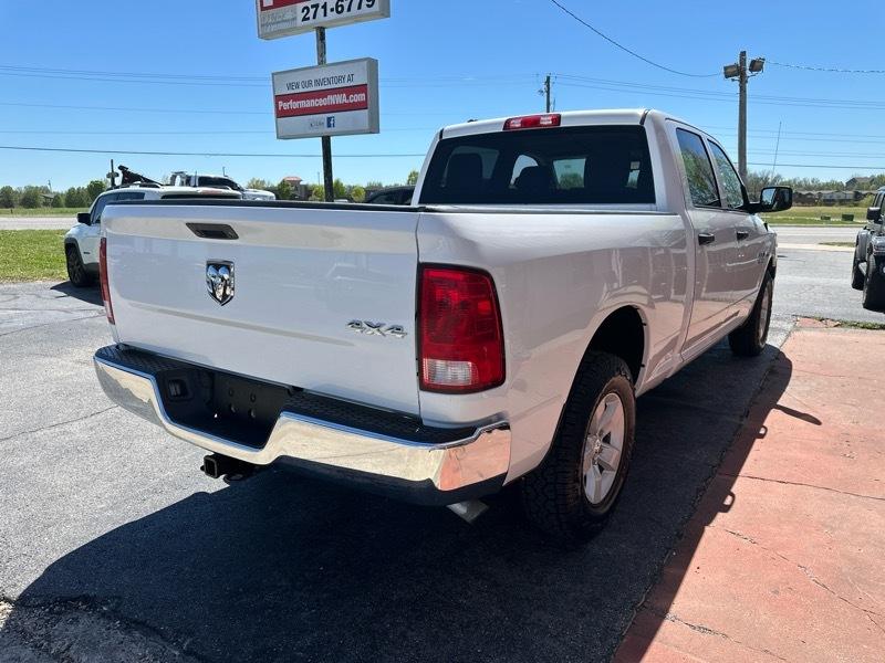 RAM 1500 Tradesman 4x4 Crew Cab 6'4" Box 2016