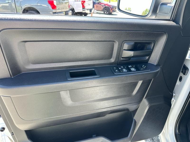 RAM 1500 Tradesman 4x4 Crew Cab 6'4" Box 2016