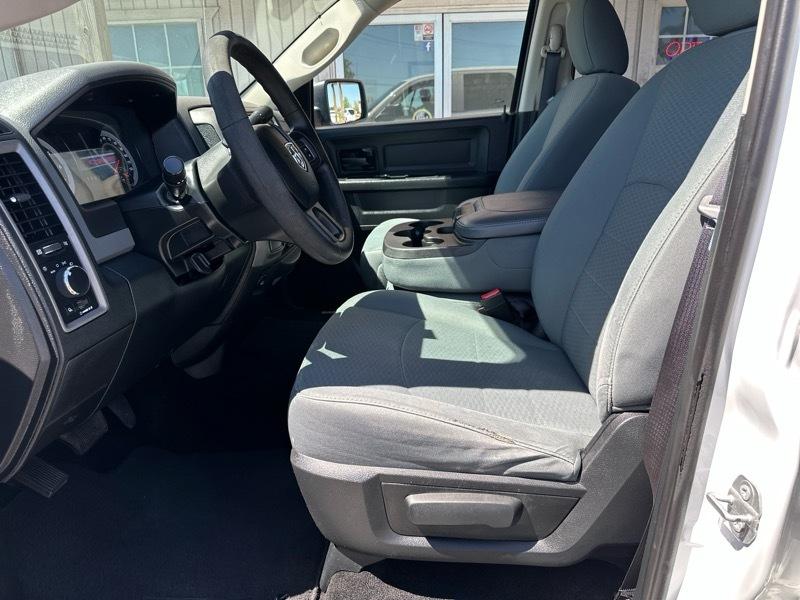 RAM 1500 Tradesman 4x4 Crew Cab 6'4" Box 2016