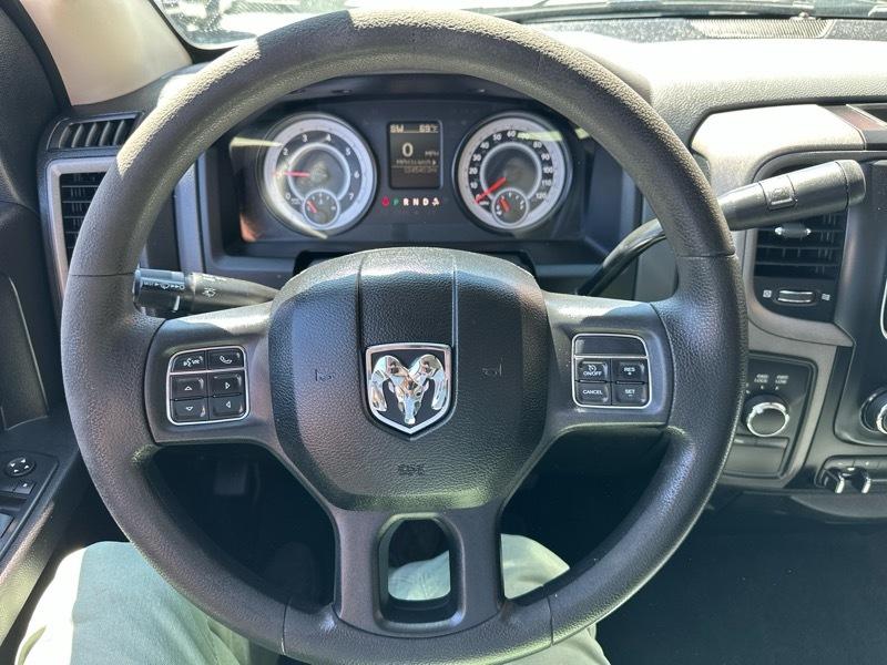 RAM 1500 Tradesman 4x4 Crew Cab 6'4" Box 2016