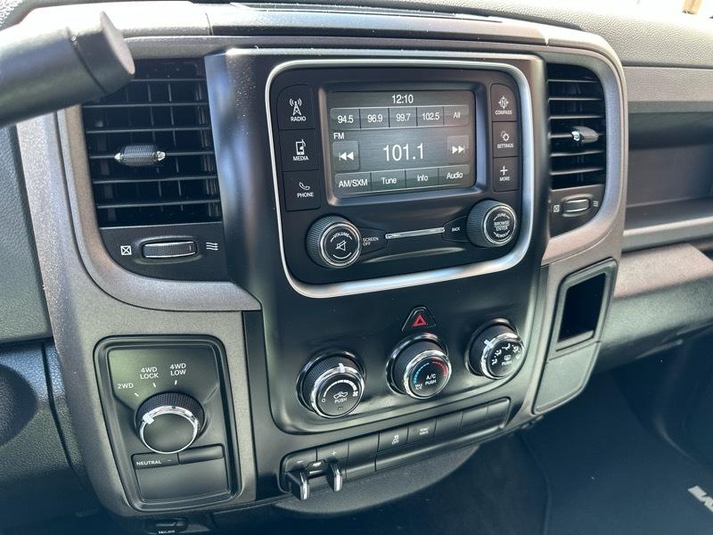 RAM 1500 Tradesman 4x4 Crew Cab 6'4" Box 2016