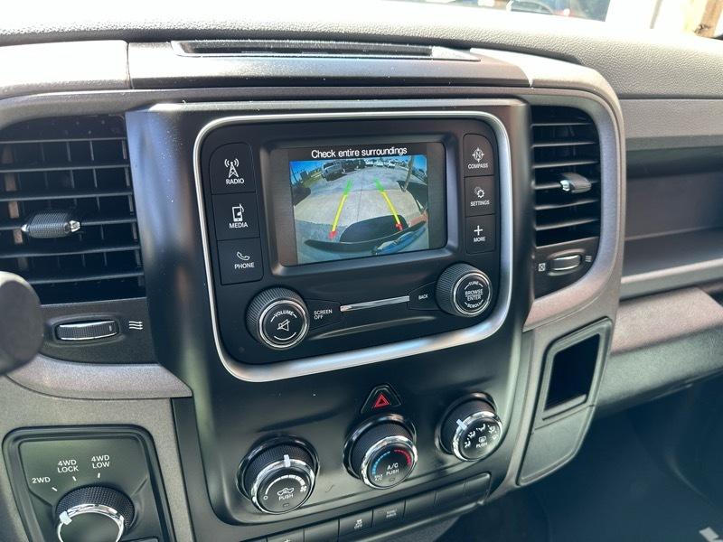 RAM 1500 Tradesman 4x4 Crew Cab 6'4" Box 2016