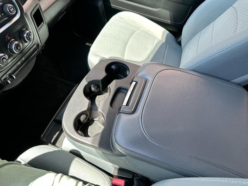 RAM 1500 Tradesman 4x4 Crew Cab 6'4" Box 2016