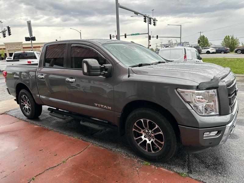 Nissan Titan SV Crew Cab 4WD 2021