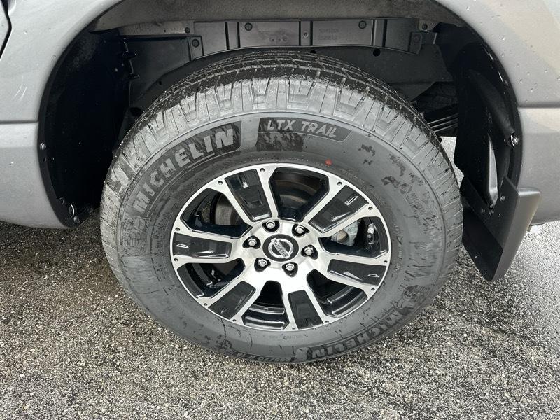 Nissan Titan SV Crew Cab 4WD 2021