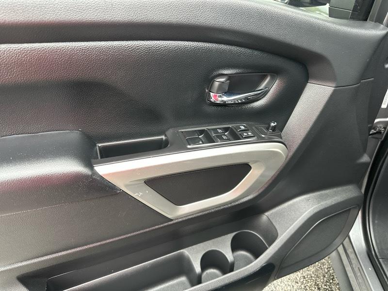 Nissan Titan SV Crew Cab 4WD 2021