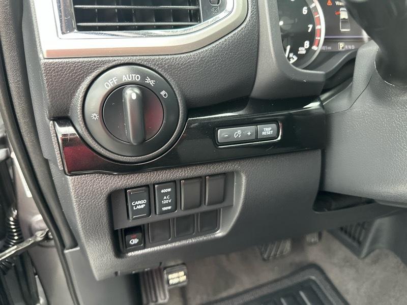 Nissan Titan SV Crew Cab 4WD 2021