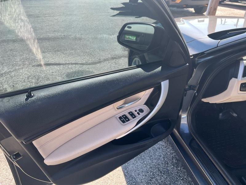 BMW 3-Series 320i Sedan 2017