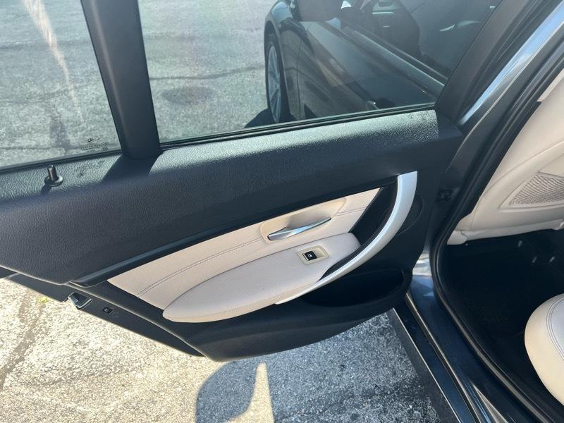 BMW 3-Series 320i Sedan 2017