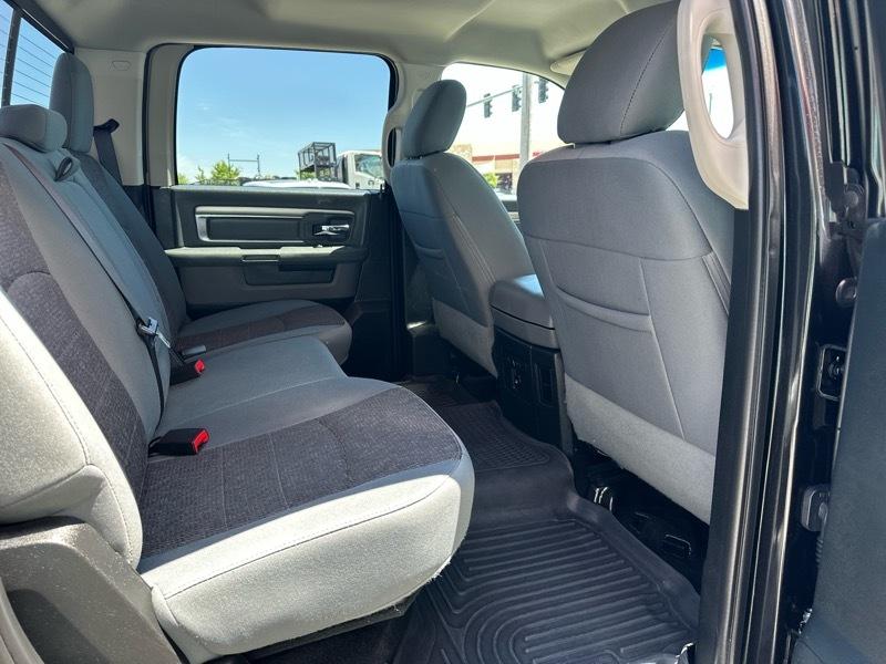 RAM 1500 4WD Crew Cab 140.5" Big Horn 2016