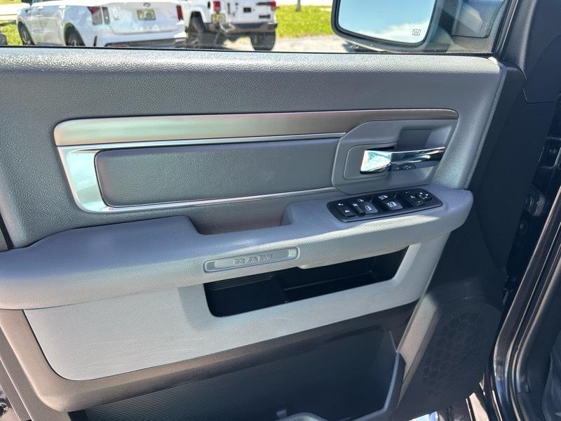 RAM 1500 4WD Crew Cab 140.5" Big Horn 2016