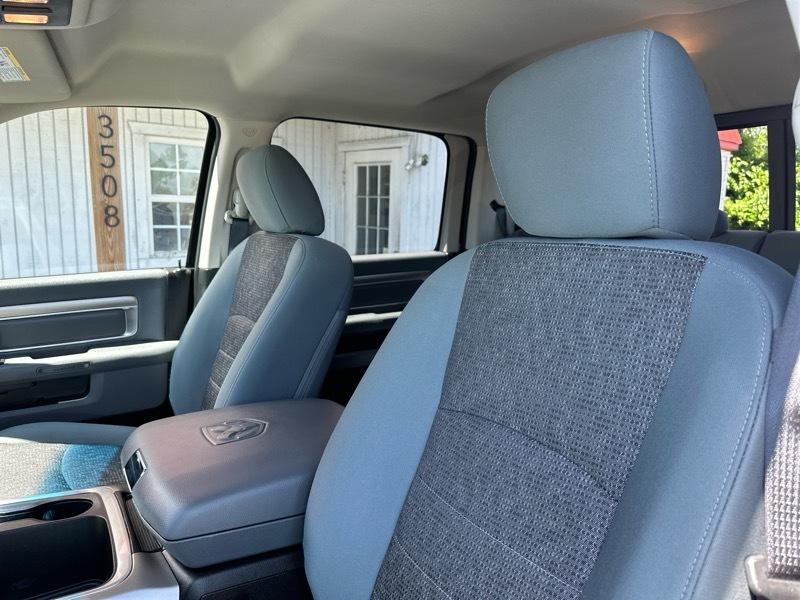 RAM 1500 4WD Crew Cab 140.5" Big Horn 2016