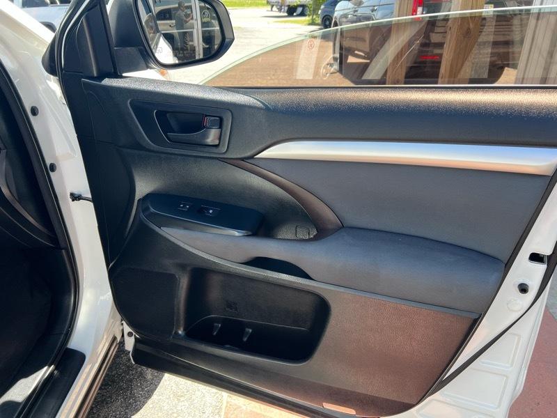 Toyota Highlander LE FWD V6 2018