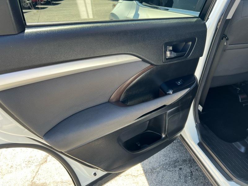Toyota Highlander LE FWD V6 2018