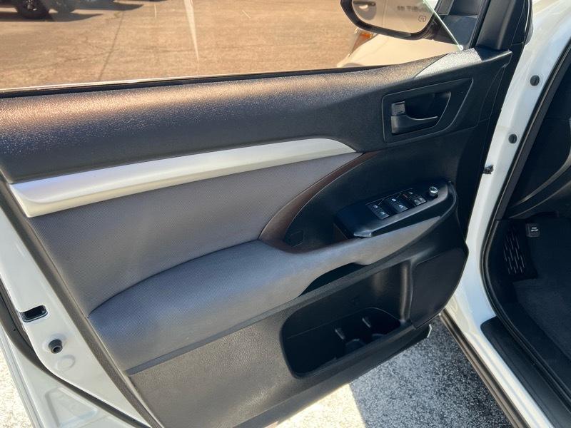 Toyota Highlander LE FWD V6 2018