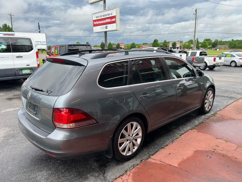 Volkswagen Jetta SportWagen 2.5L SE 2011