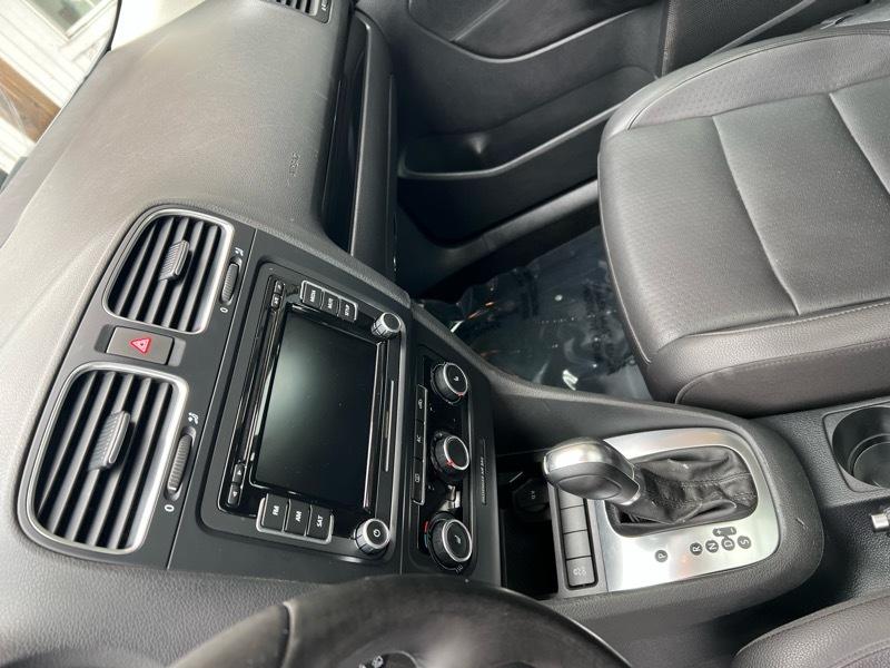 Volkswagen Jetta SportWagen 2.5L SE 2011