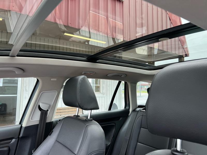 Volkswagen Jetta SportWagen 2.5L SE 2011