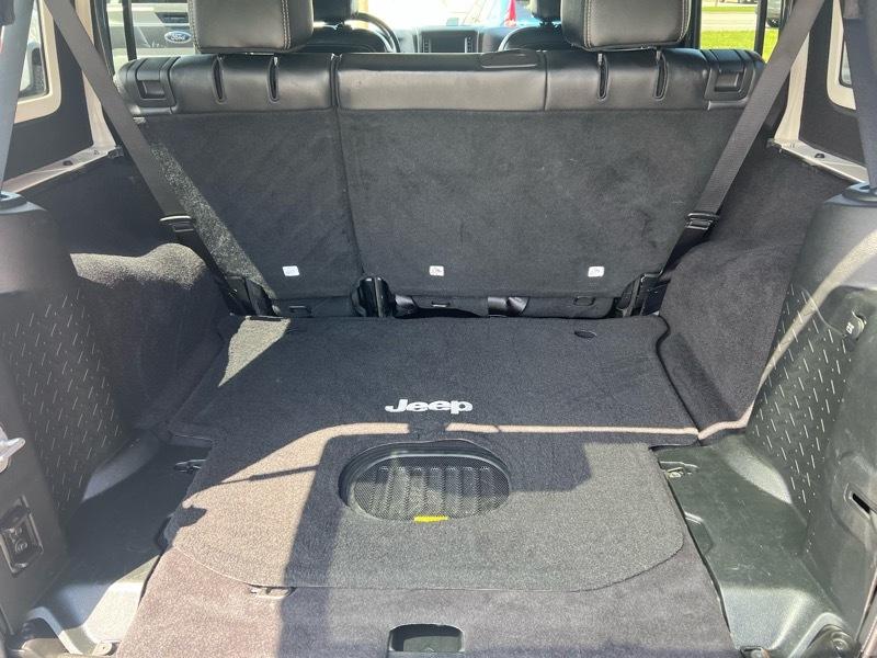 Jeep Wrangler Unlimited Sahara 4WD 2017