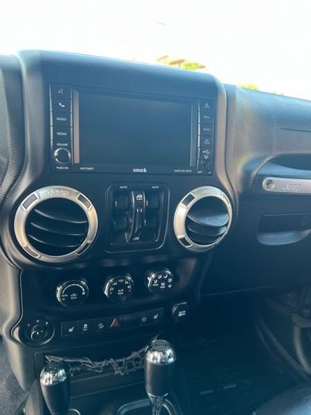 Jeep Wrangler Unlimited Sahara 4WD 2017