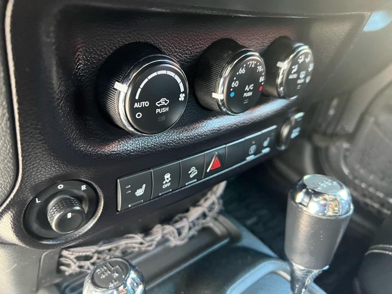 Jeep Wrangler Unlimited Sahara 4WD 2017
