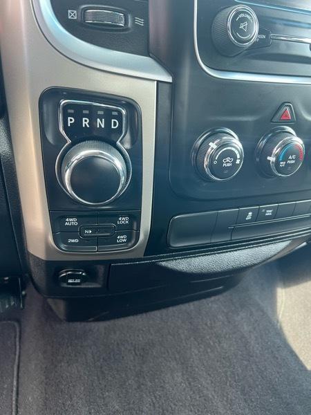 RAM 1500 SLT Quad Cab 4WD 2015
