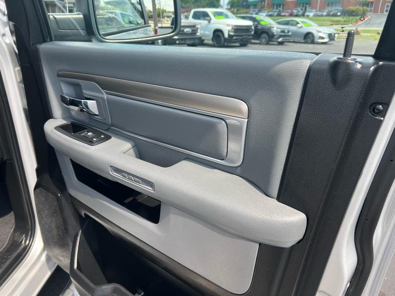 RAM 1500 SLT Quad Cab 4WD 2015