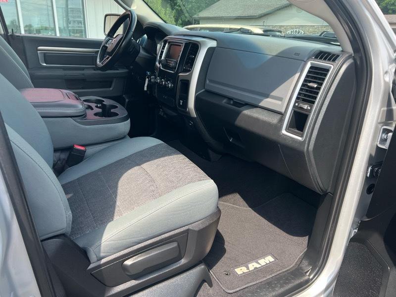 RAM 1500 SLT Quad Cab 4WD 2015