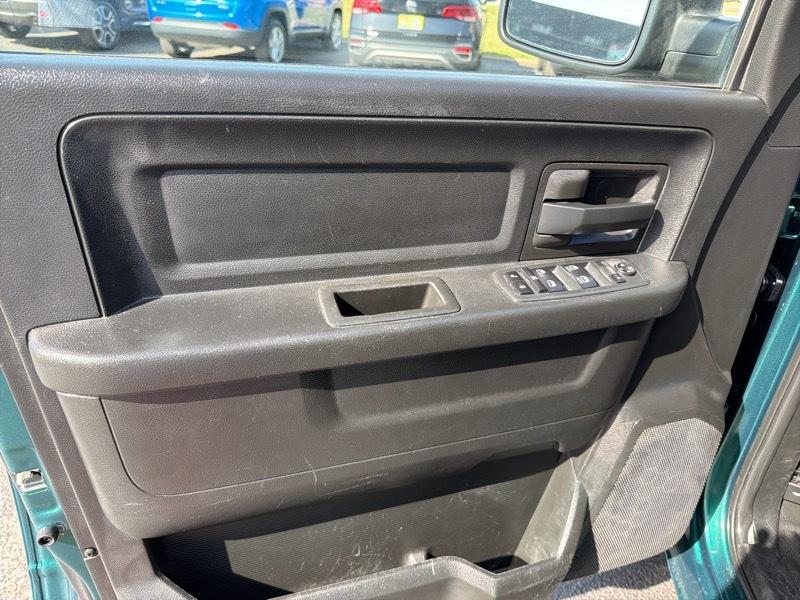 RAM 1500 Classic Tradesman Crew Cab SWB 2WD 2020