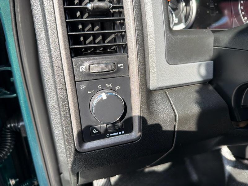 RAM 1500 Classic Tradesman Crew Cab SWB 2WD 2020