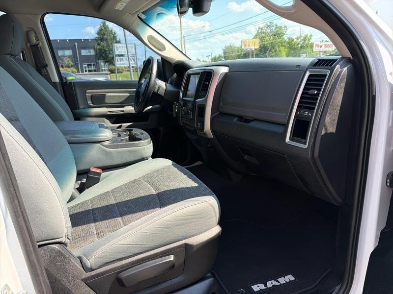 RAM 1500 SLT Quad Cab 4WD 2017