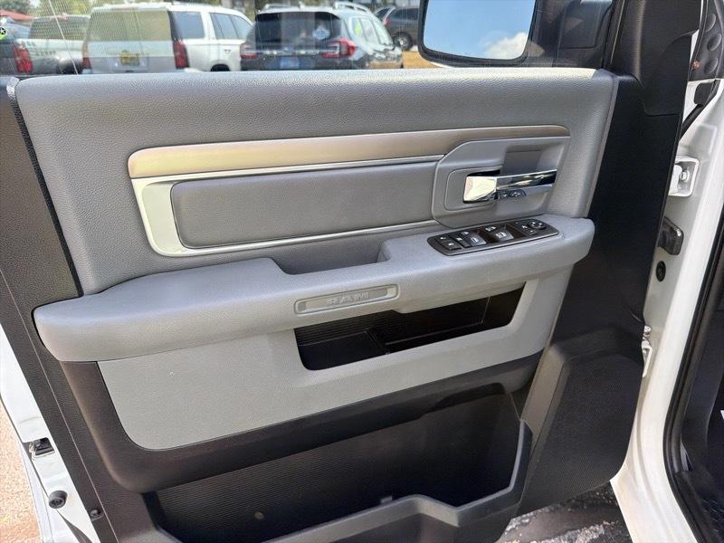 RAM 1500 SLT Quad Cab 4WD 2017