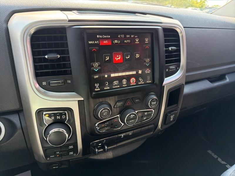 RAM 1500 SLT Quad Cab 4WD 2017
