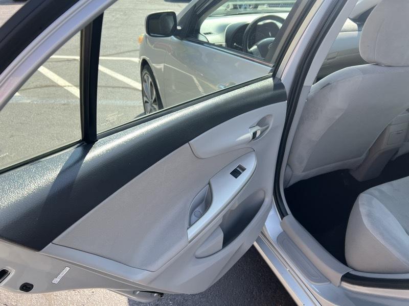 Toyota Corolla LE 2013