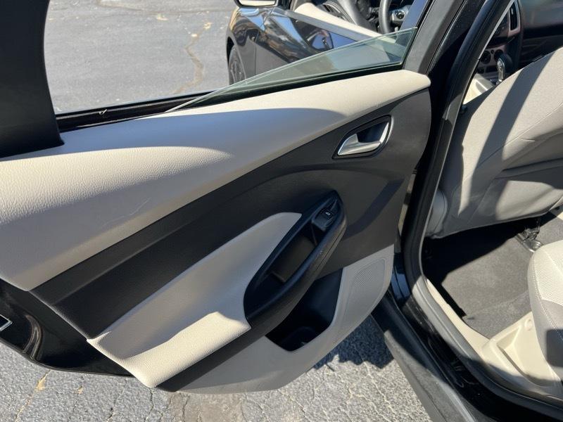 Ford Focus SE Sedan 2014