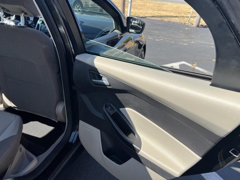 Ford Focus SE Sedan 2014
