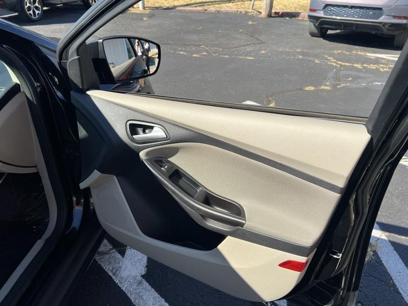 Ford Focus SE Sedan 2014