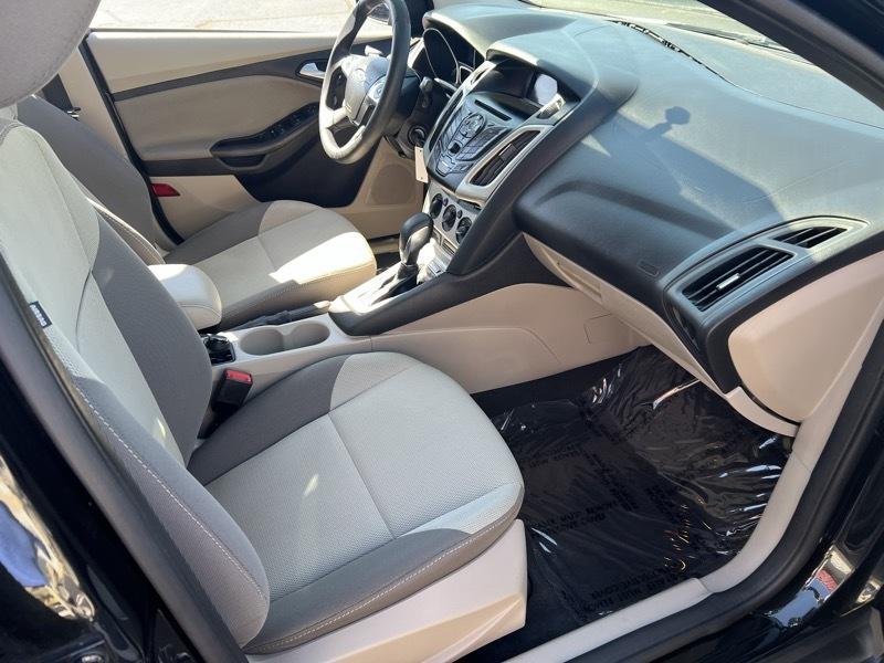 Ford Focus SE Sedan 2014
