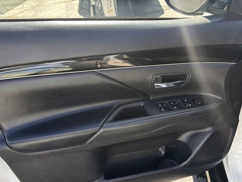 Mitsubishi Outlander SEL AWD 2019