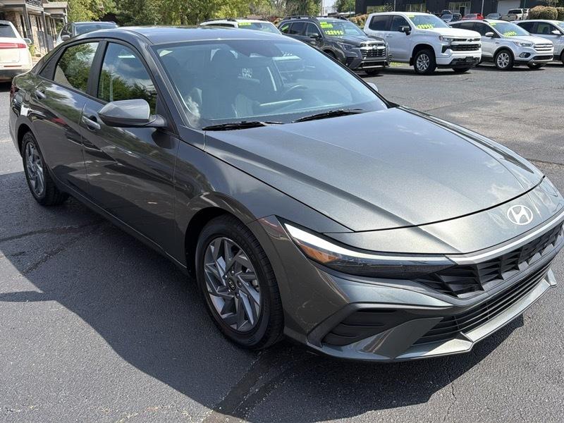 Hyundai Elantra SEL 2024