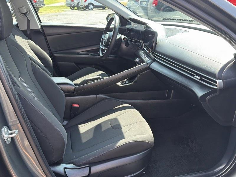 Hyundai Elantra SEL 2024
