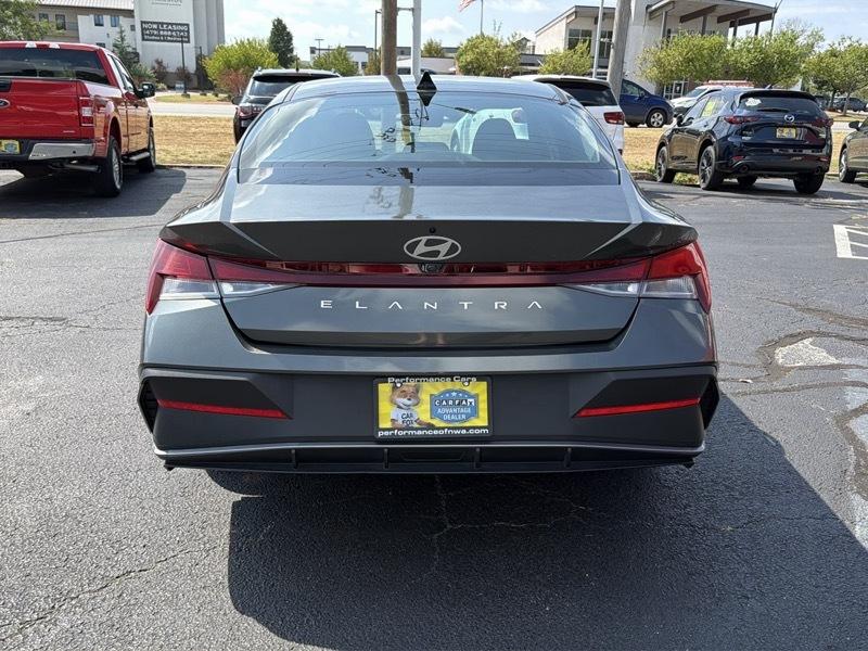 Hyundai Elantra SEL 2024