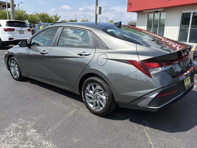 Hyundai Elantra SEL 2024