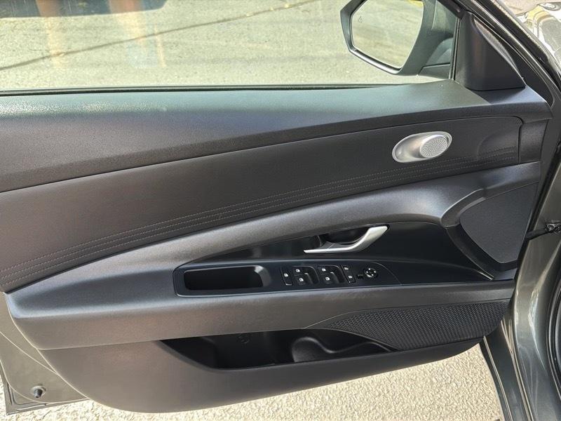 Hyundai Elantra SEL 2024