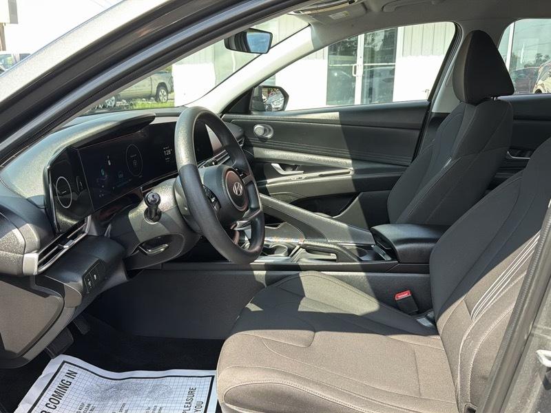 Hyundai Elantra SEL 2024